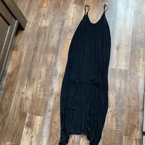 Lightly worn spaghetti strap maxi dress with pockets!!!